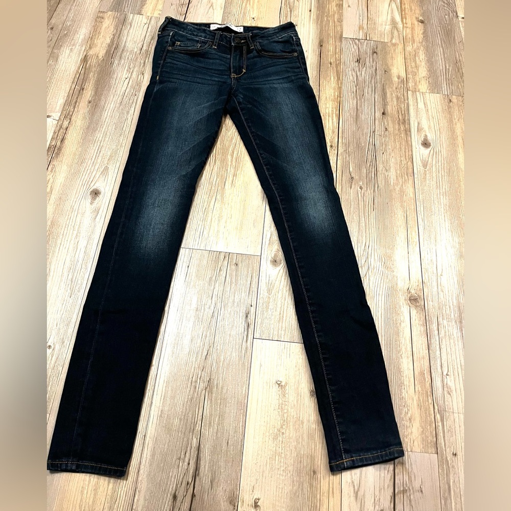NWOT Abercrombie & Fitch 00R